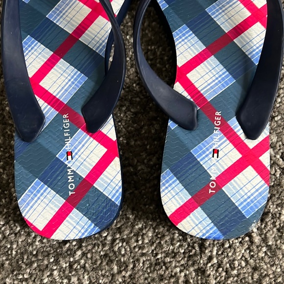 ❗️FINAL❗️ 🆕 Tommy Hilfiger Striped Plaid Flip Flops 8M - Picture 3 of 6